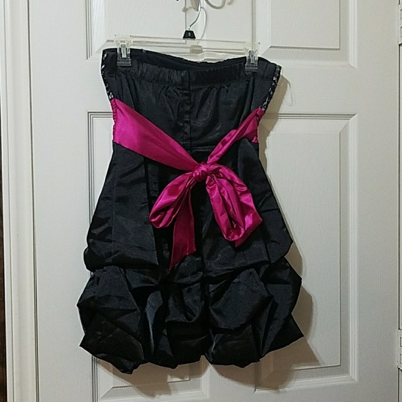 Dresses - Picture 2 of 5